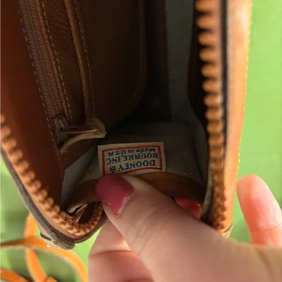 Vintage Dooney & Burke Tan and Cream Women's Bag - Picture 6 of 8